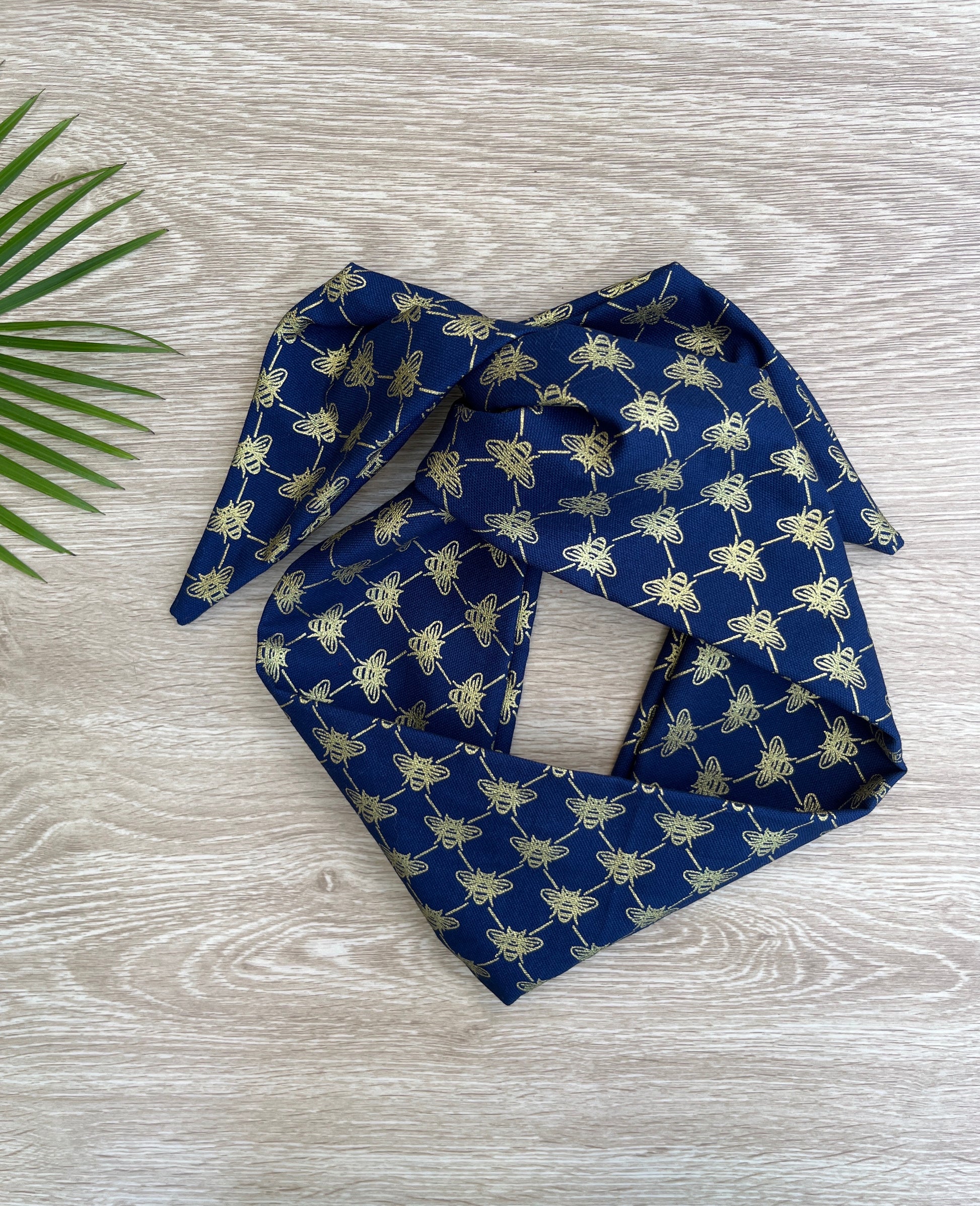 Blue wire headband with a golden bee pattern