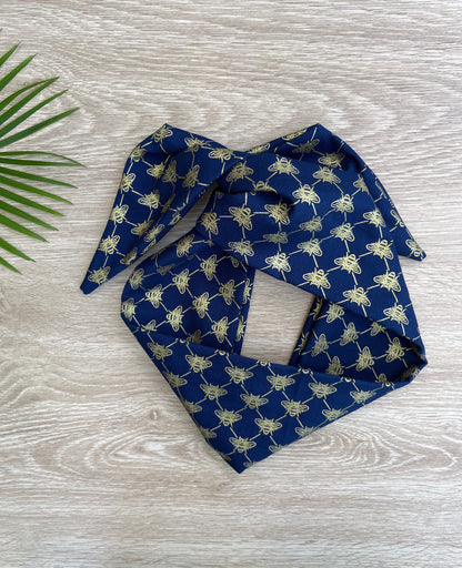Blue wire headband with a golden bee pattern